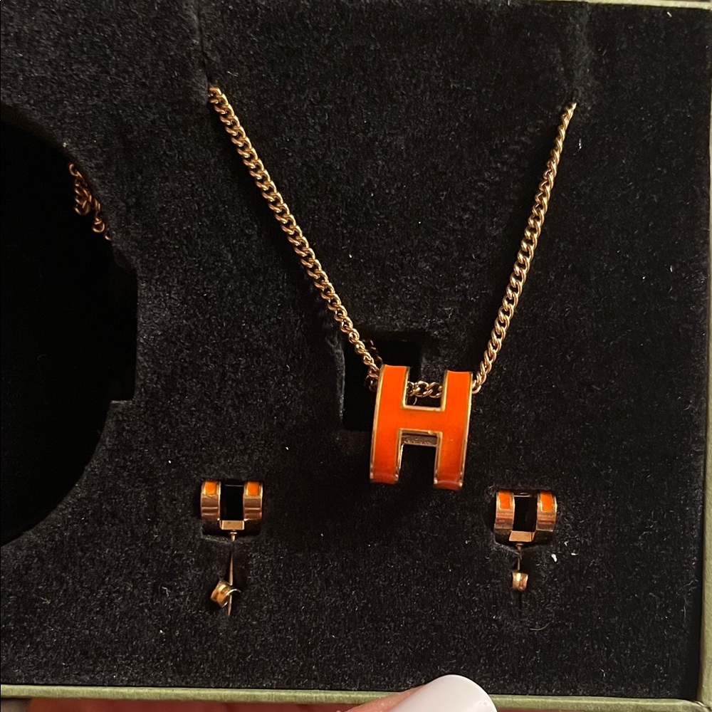 Orange and Gold Bracelet , earring and Necklace Set letter “H” NEW - Picture 4 of 4